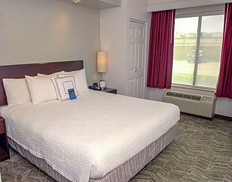 King Suite with Sofa Bed and Adapted Tub - Mobility and Hearing Accessible