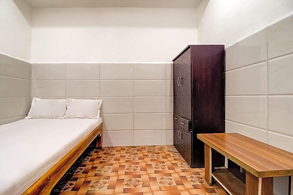 Sargam Lodging And Boarding by OYO Rooms – Bombay/ Mumbai, KY