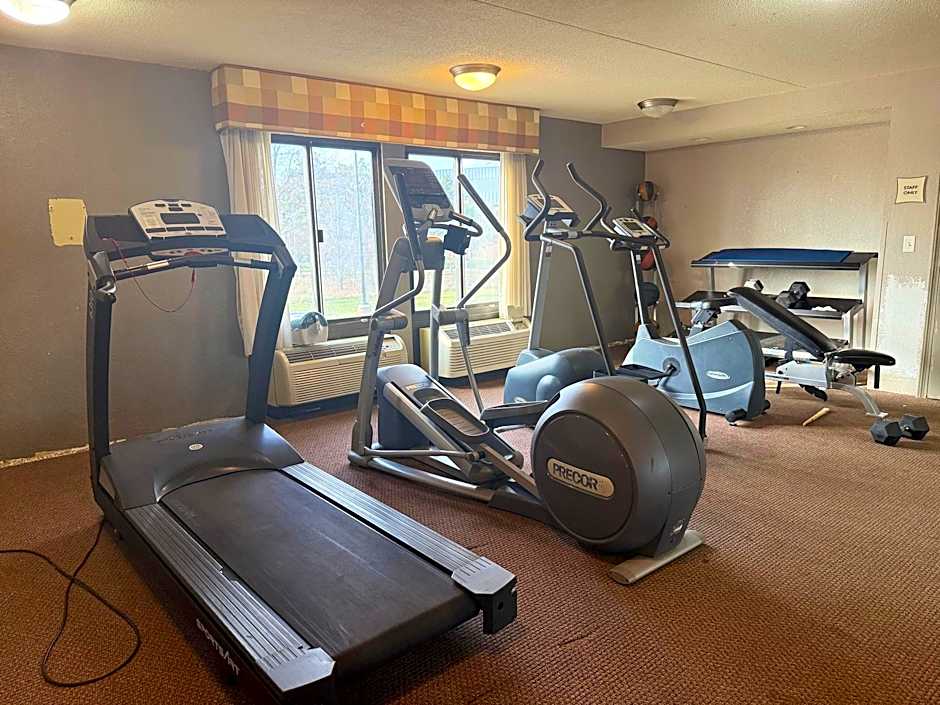 Ashbourne Hotel Canton/Hall of Fame I-77