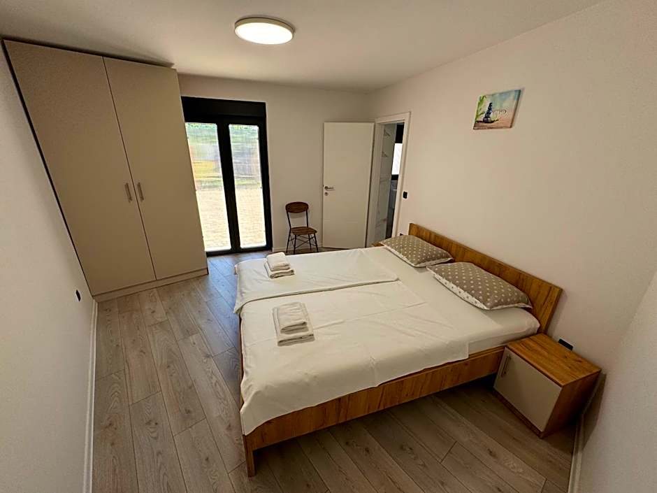 Apartmani Curic beachfront by Pag tours