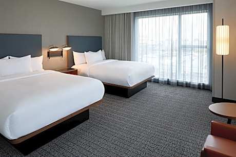 Queen Room with Two Queen Beds and Roll-In Shower - Mobility Access/Hearing Accessible