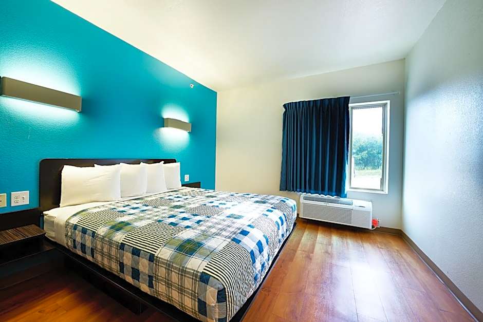 Emblaze Hotel