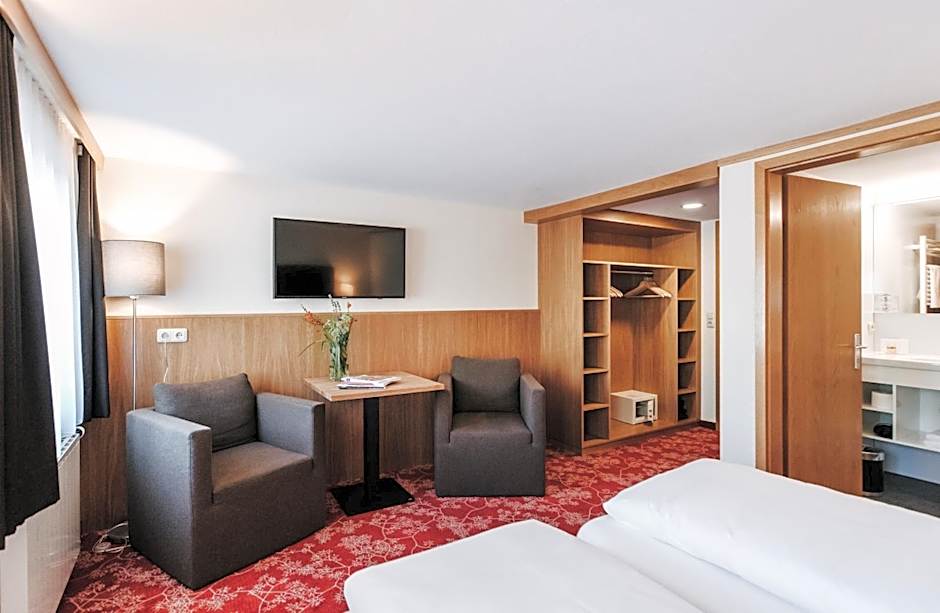 Photo 1 of 5 of Double Room