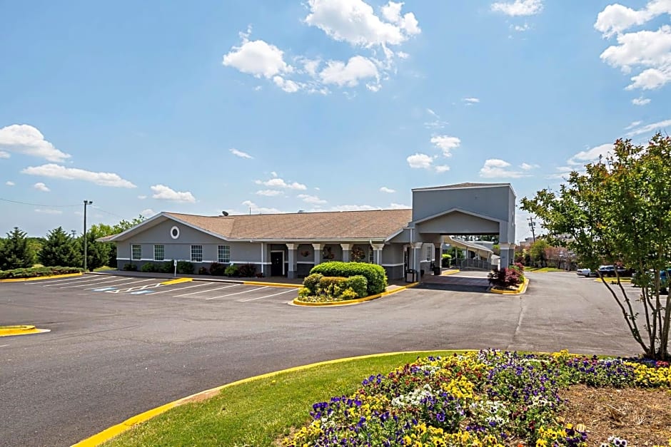 Quality Inn & Suites Greenville - Haywood Mall