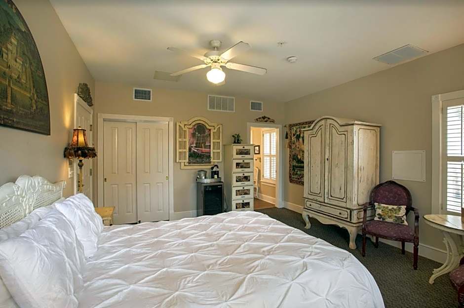 Gruene River Hotel & Retreat