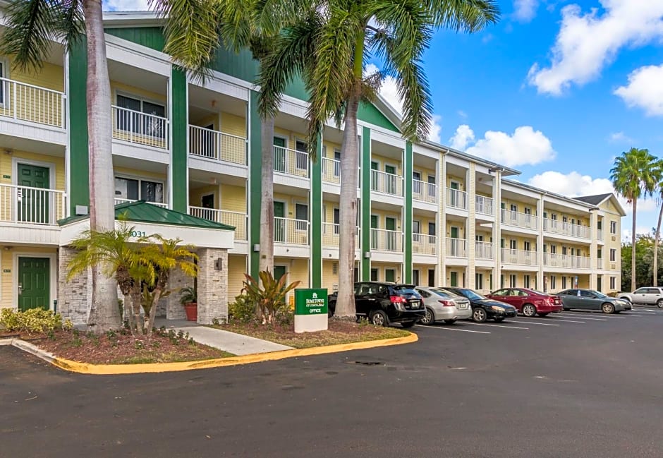 HomeTowne Studios by Red Roof Fort Lauderdale