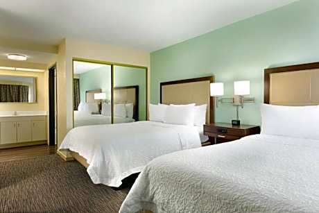 2 QUEEN BEDS 1 BEDROOM SUITE NONSMOKING