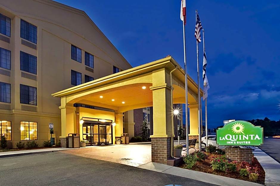 La Quinta Inn & Suites/New River Gorge National Park