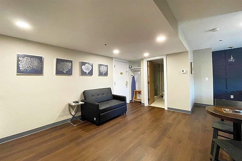 Chateau Hotel and Conference Center