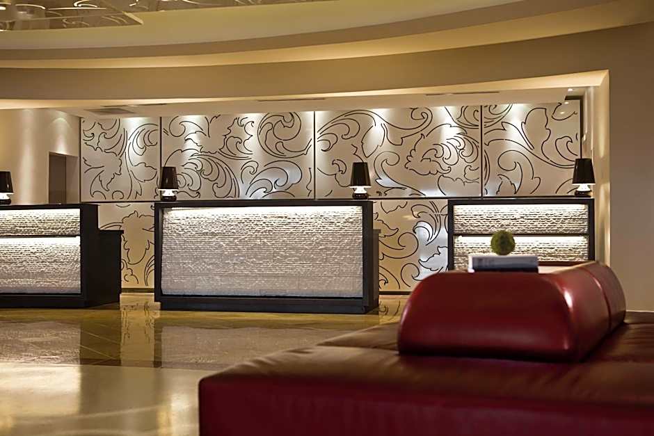 Renaissance by Marriott Newark Airport Hotel