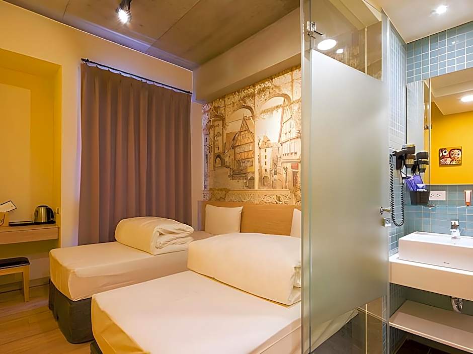 CHECK inn Express Taichung Yizhong