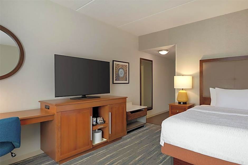Hampton Inn By Hilton & Suites Pittsburgh/Harmarville