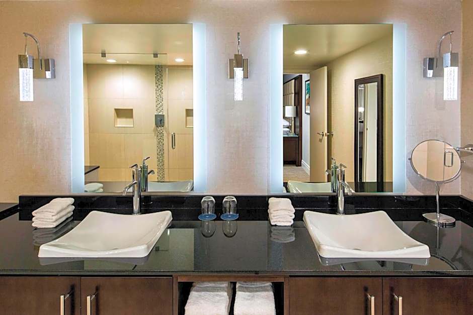 Sheraton West Des Moines Hotel