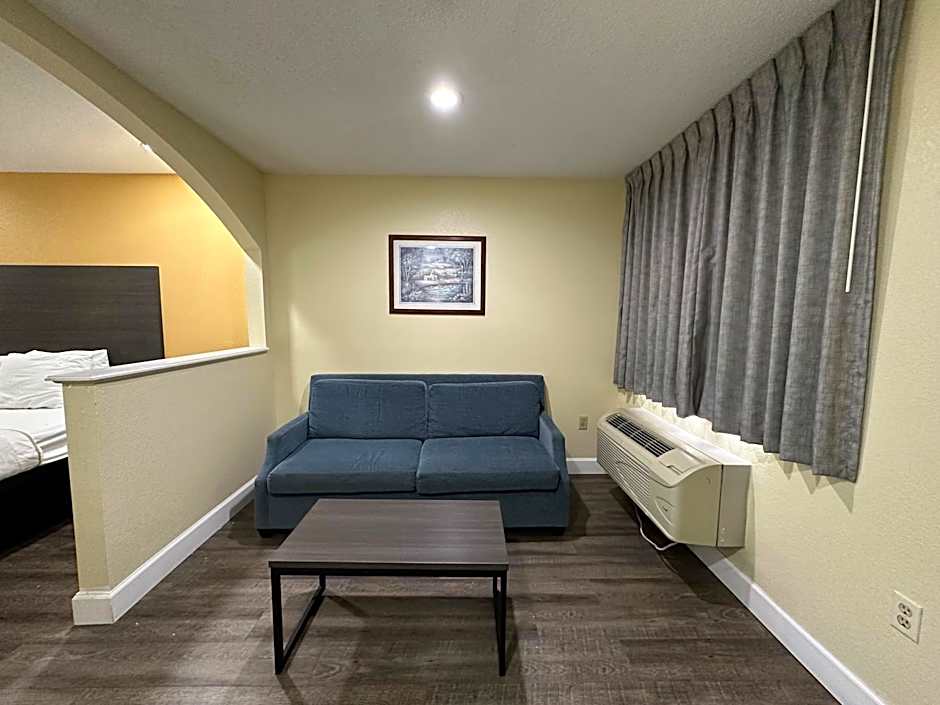 Rodeway Inn & Suites Hwy 290 Nw