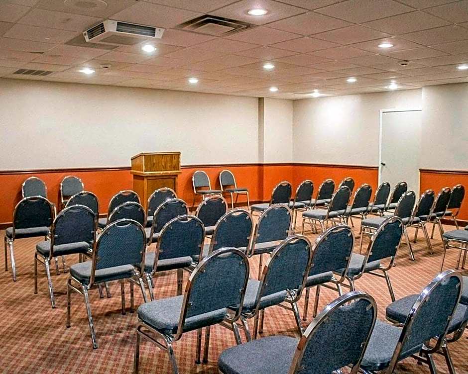 Norwood Inn & Suites Columbus