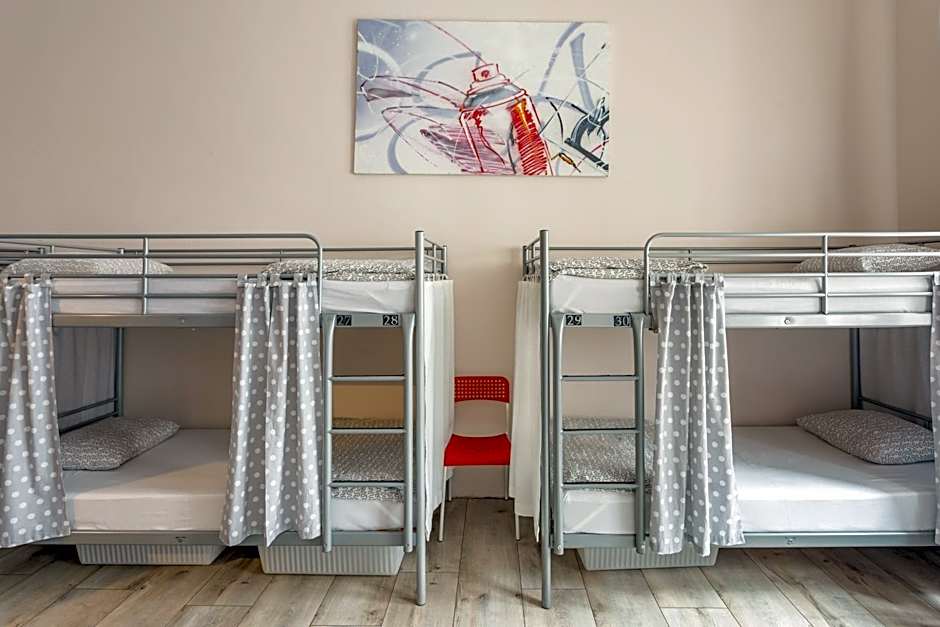 Babel Hostel, Dworzec PKP, Rynek