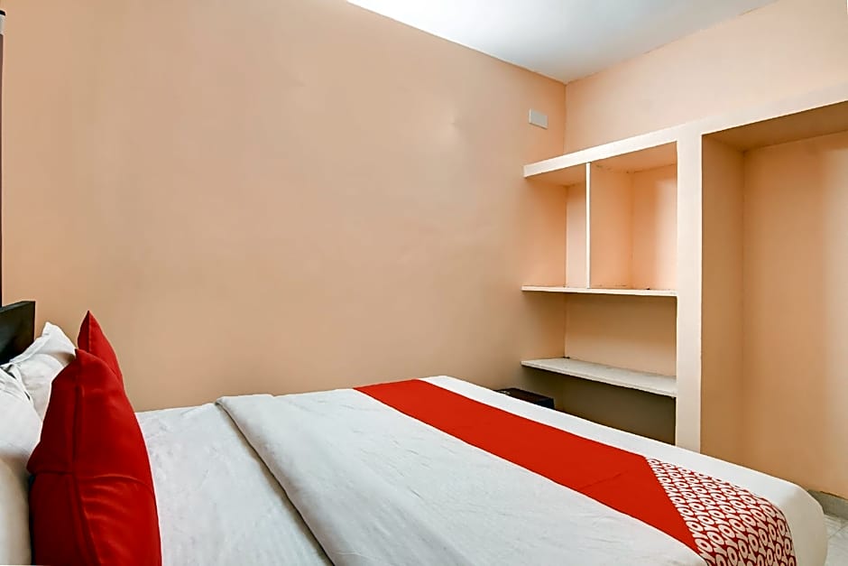 Hotel O S S Guesthouse