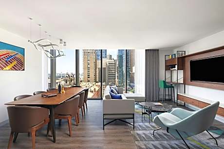 Palace Suite, 2 Bedroom Suite, Bedroom 1: 1 King, Bedroom 2: 1 King, Parliament view, City view