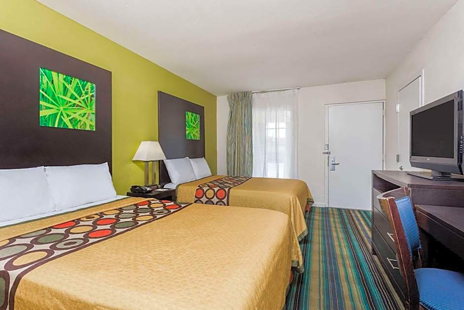 Super 8 by Wyndham Augusta