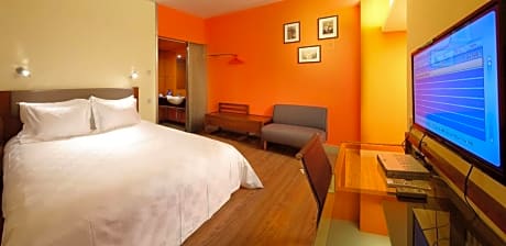 Deluxe Queen Room