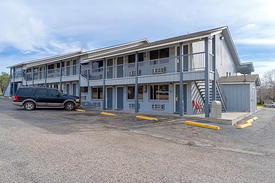 Regency Inn By OYO Three Rivers