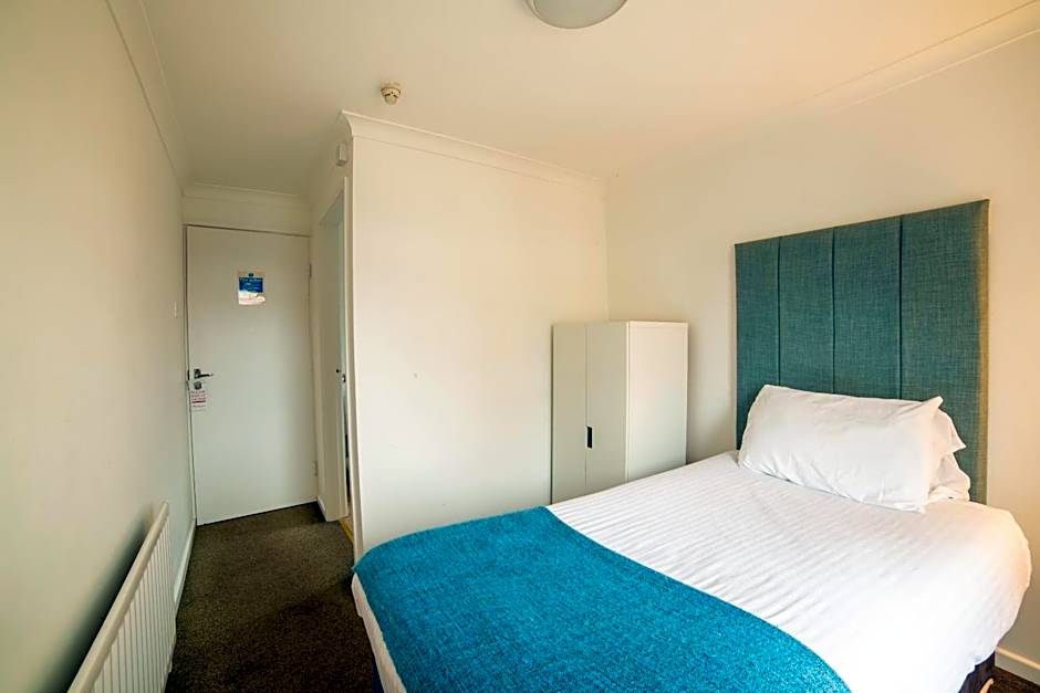 OYO The Douglas Hotel