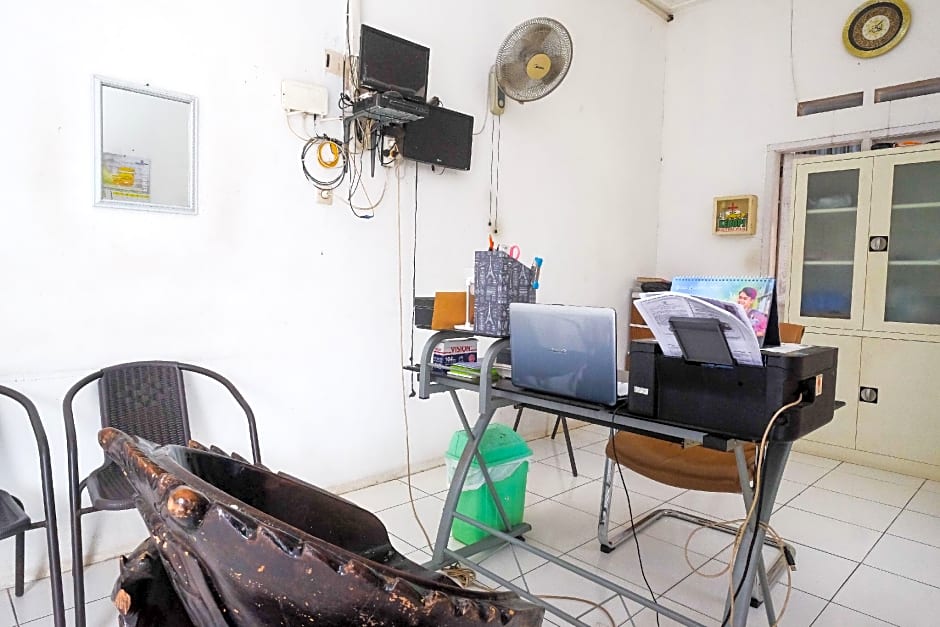 RedDoorz @ Putri Syariah Brebes