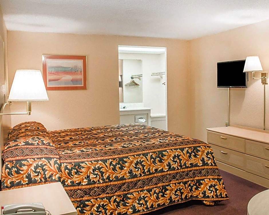 Rodeway Inn Findlay University Area