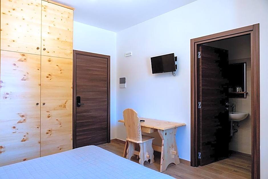 La Villetta Food & Drink Rooms for Rent - No Reception -