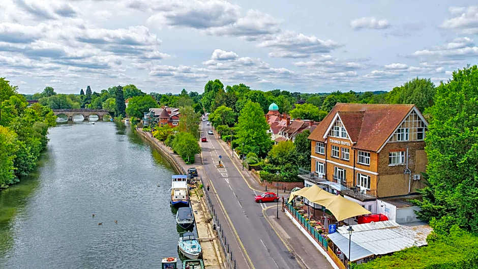 Uno Thames Hotel