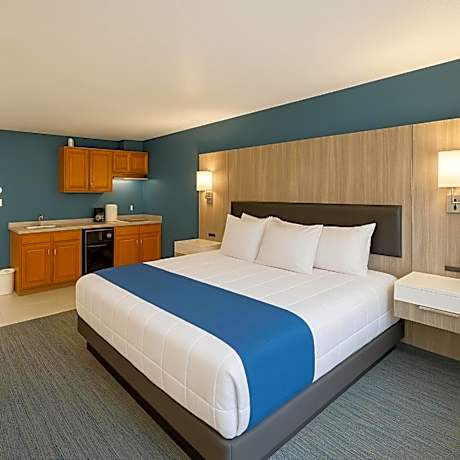 Deluxe King Suite