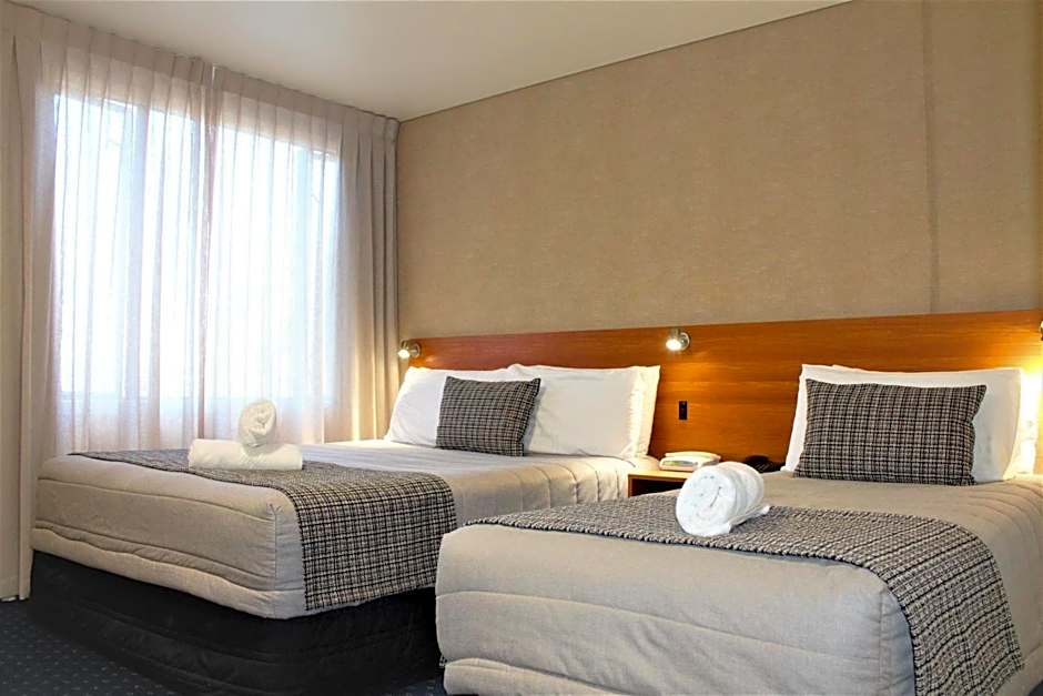 Ventura Inn & Suites Hamilton