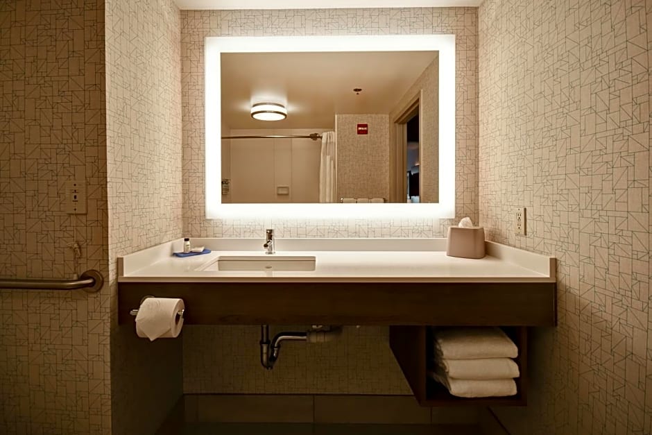 Holiday Inn Express Middletown/Newport By IHG