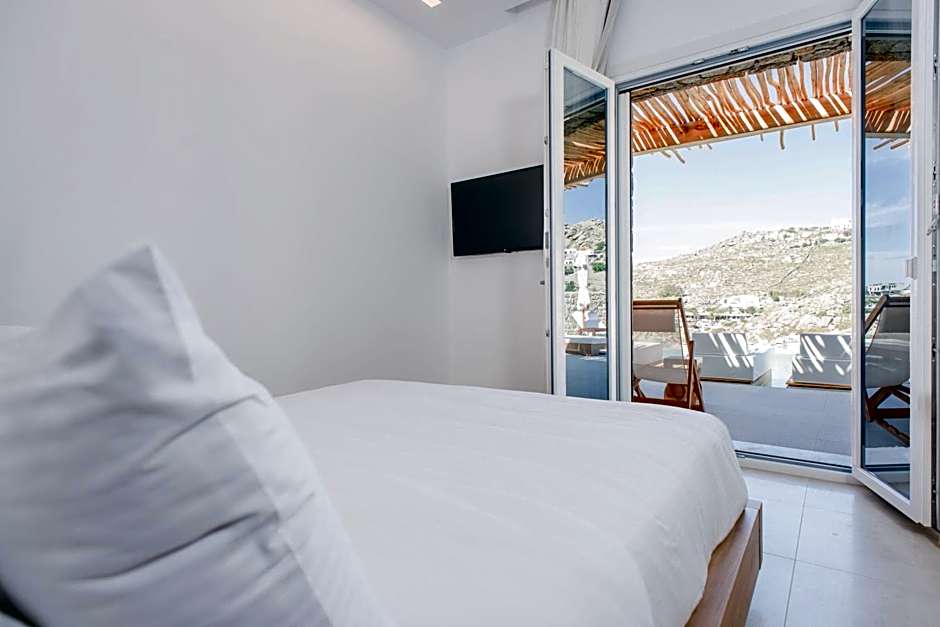 Super Paradise Hotel