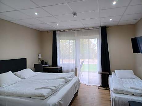 Trebäddsrum med terrass Hotell