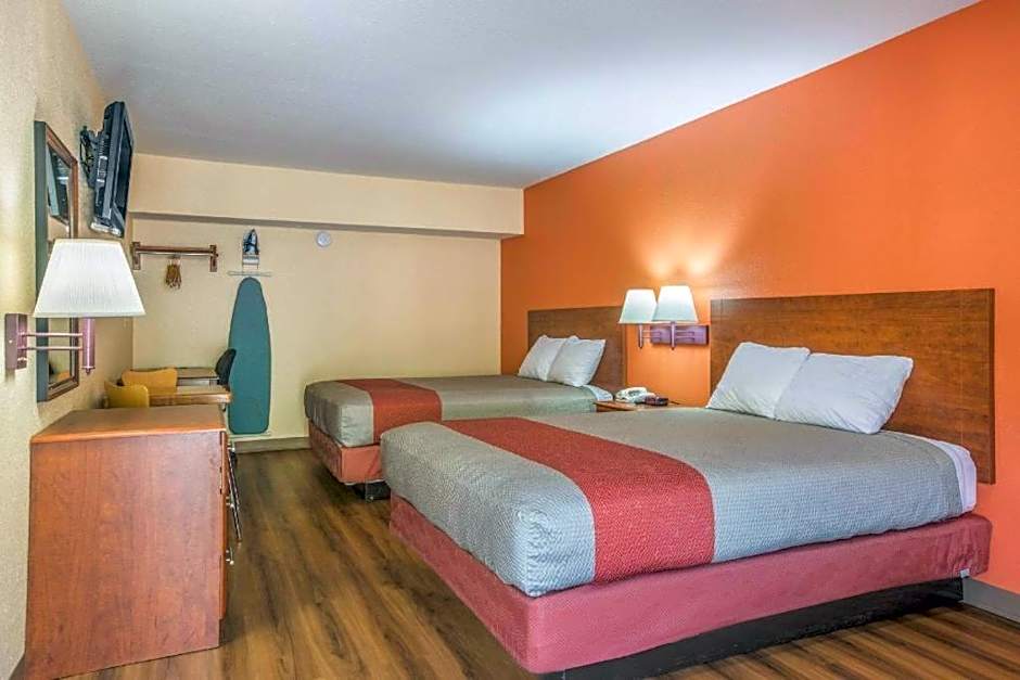 Rodeway Inn & Suites – Macon, GA