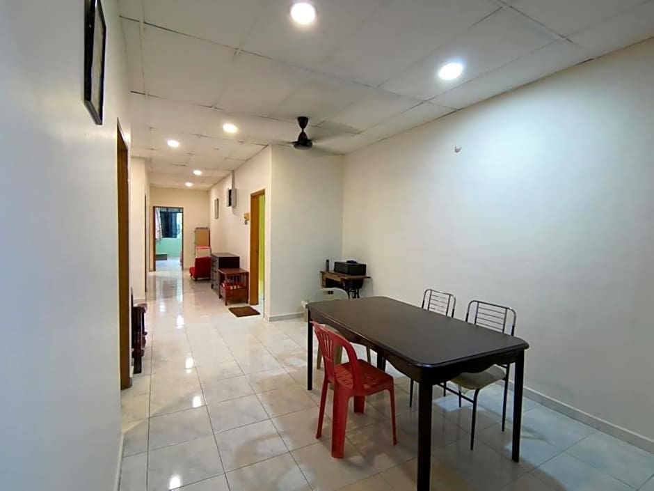 Cosy Homestay Ulu Tiram - Room only