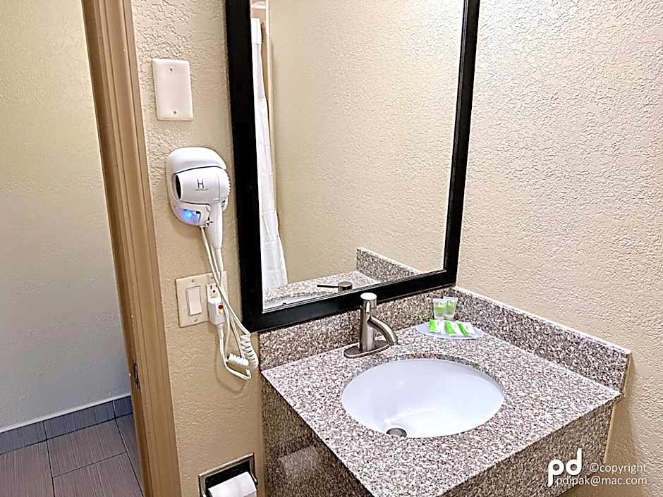 Travel Inn & Suites Flemington