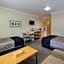 Country Roads Motor Inn