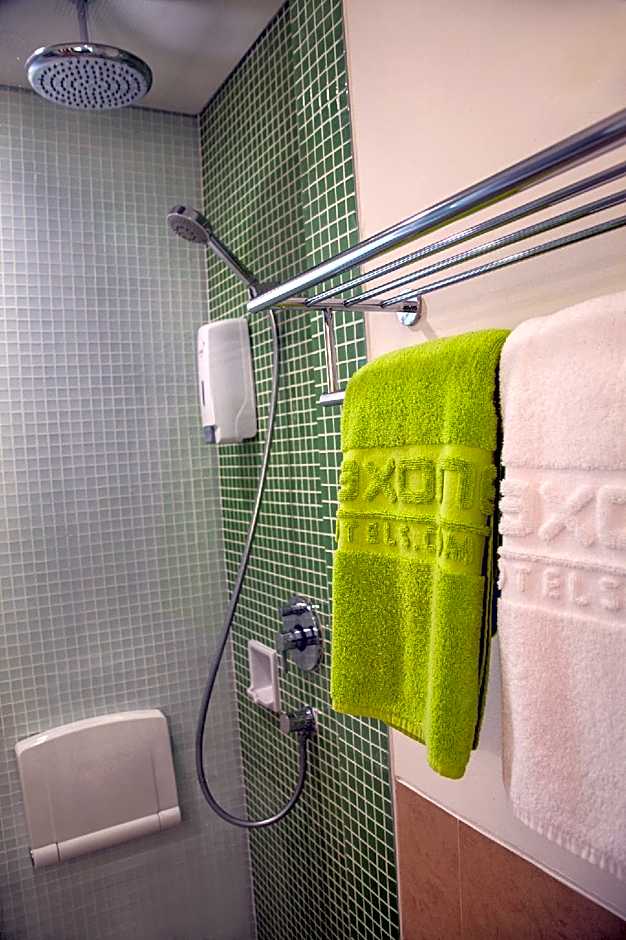 Maxonehotels At Tidar Surabaya