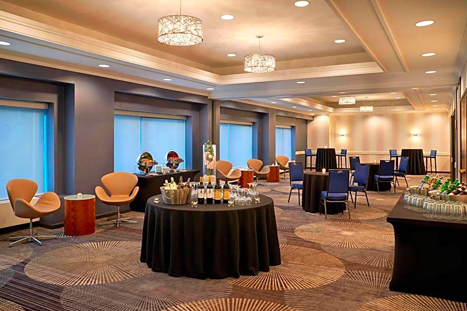 Courtyard by Marriott Toronto Downtown