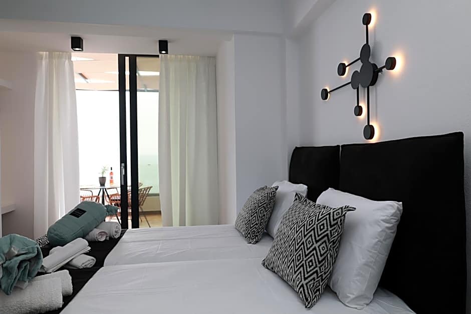 Paris-Irini Studios And Apartments