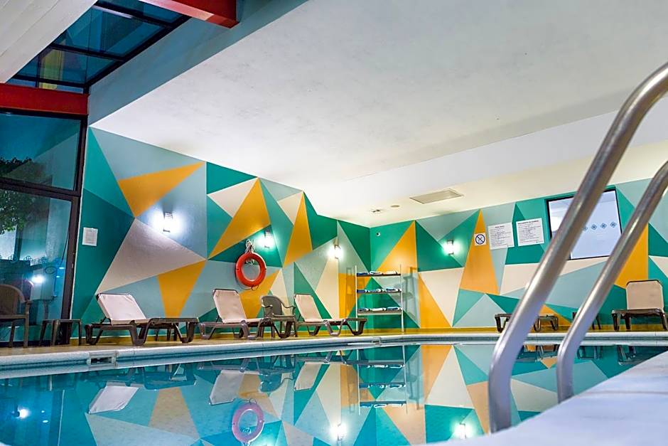 Excellence Express & Suites