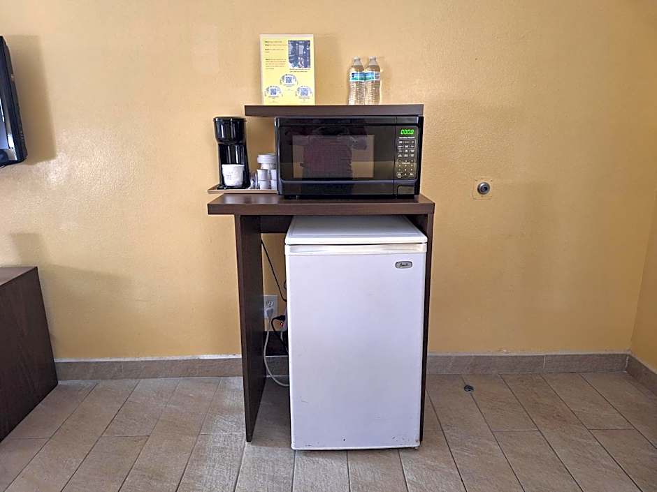 Super 8 by Wyndham Weslaco