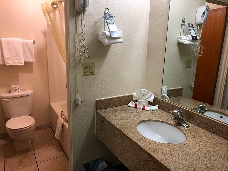 Super 8 by Wyndham Ontario