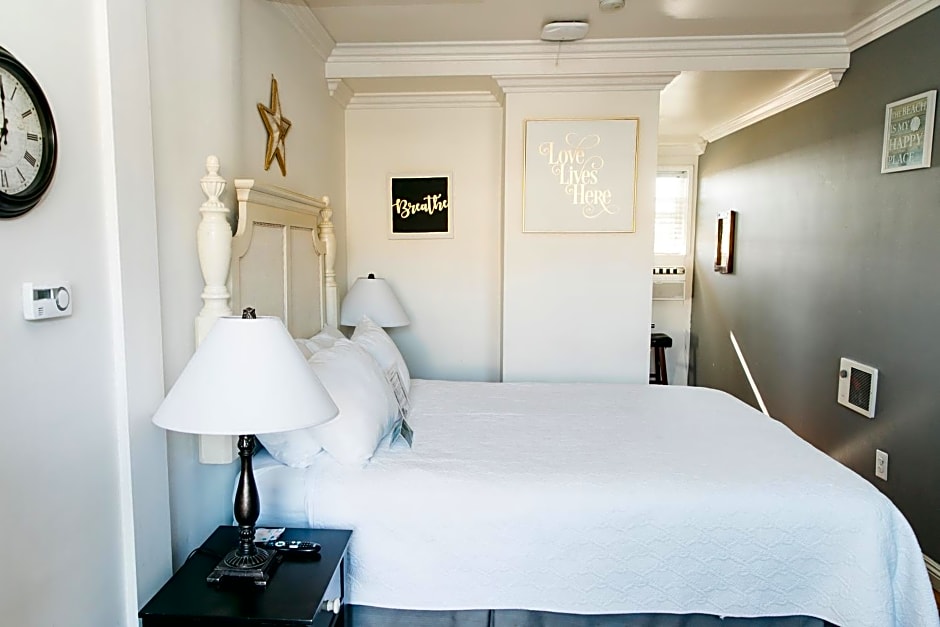 Seaside Laguna Inn & Suites