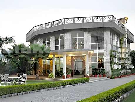 The Wild Crest Resort