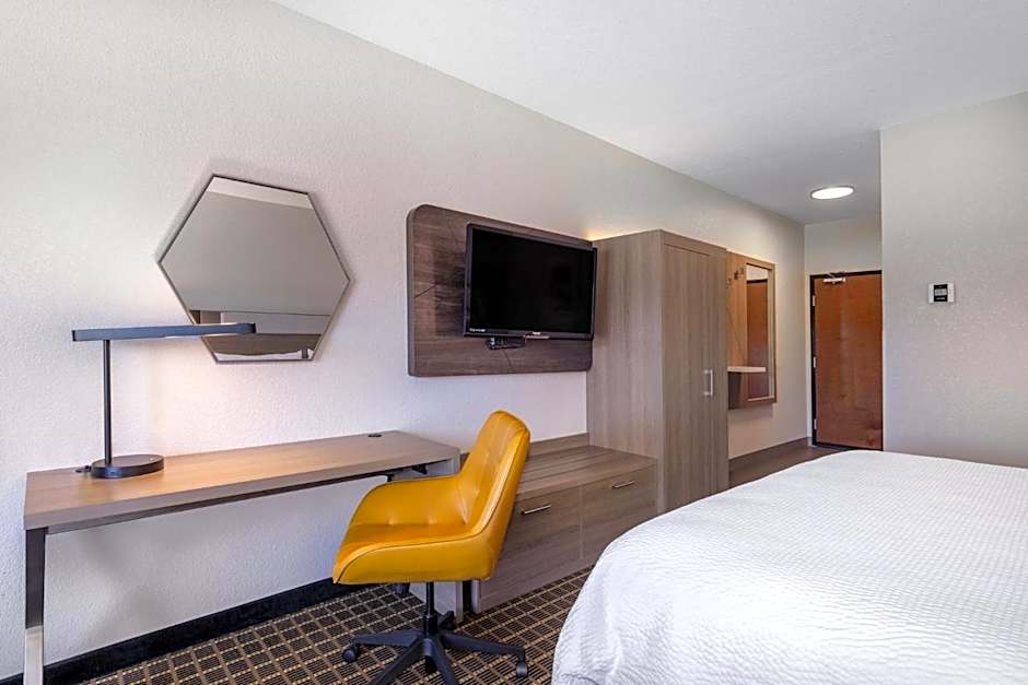 Holiday Inn Express & Suites Pittsburg By IHG