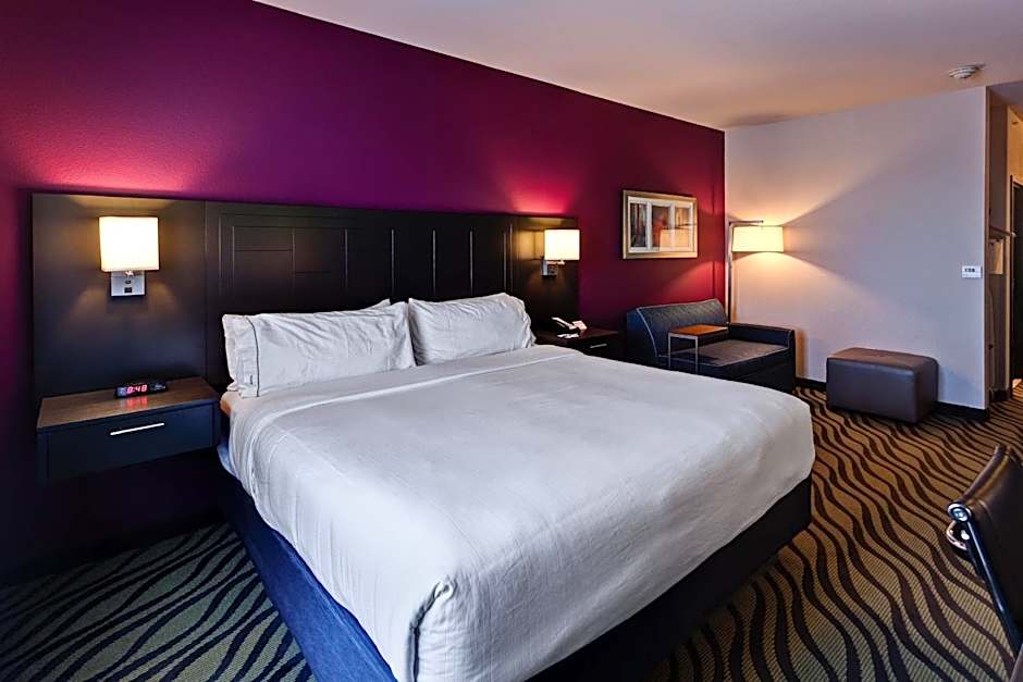 Holiday Inn Express Hutchinson By IHG