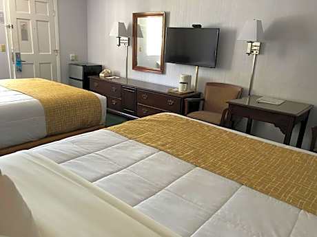 Queen Room with Two Queen Beds - Non-Smoking